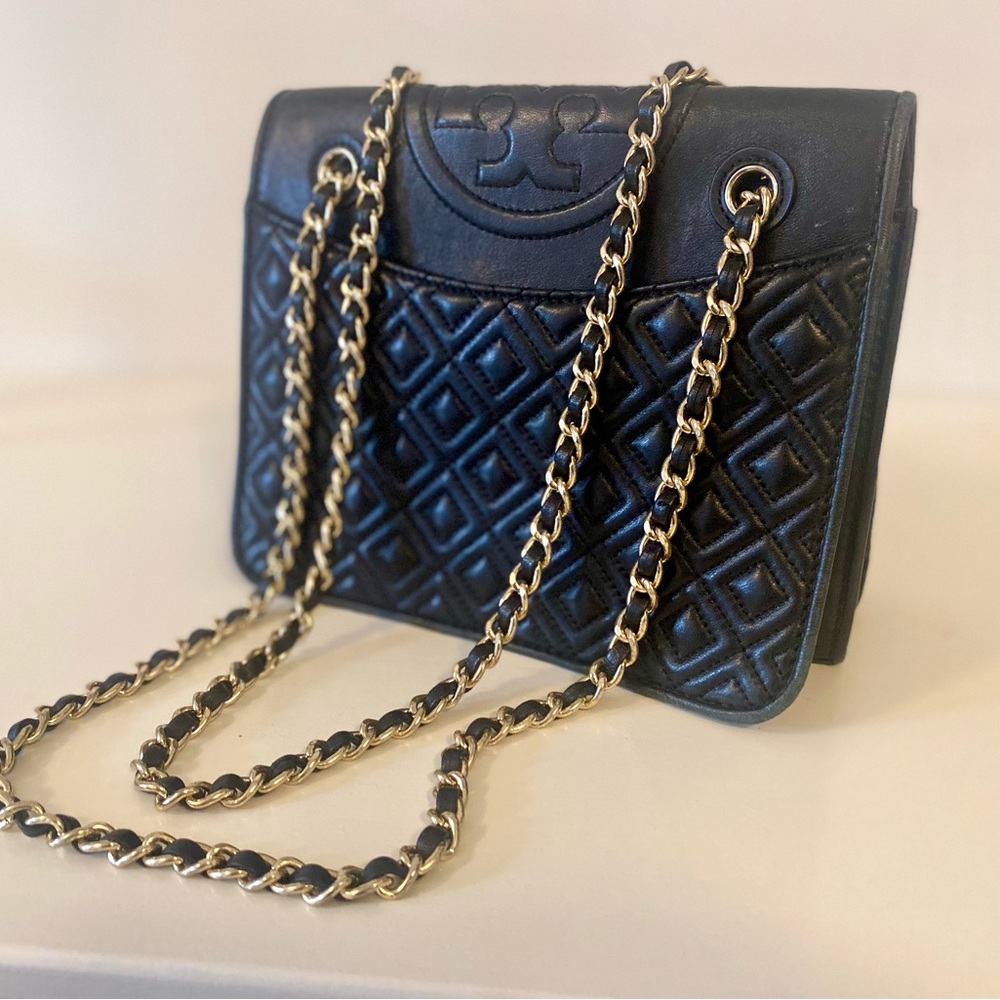 Tory Burch Black Fleming Convertible Shoulder Bag - Medium Quilted Leather